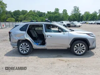 2024 Toyota RAV4 XLE Premium z VIN 2T3A1RFV6RC462114, wystawiony jako IAAI lot #42438905 z przebiegiem 3 620 mil mil oraz . Historia ofert i sprzedaży dostępna na DreamBid. Obrazek 13.