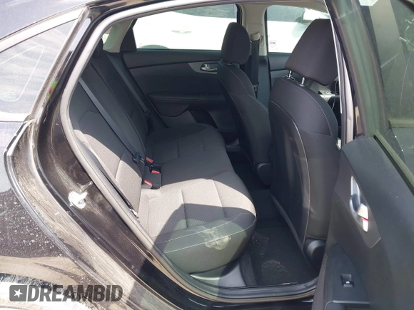 2021 Kia Forte LXS z VIN 3KPF24AD7ME393313, wystawiony jako IAAI lot #42127977 z przebiegiem 44 943 mil mil oraz . Historia ofert i sprzedaży dostępna na DreamBid. Obrazek 8.