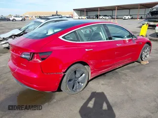 2020 Tesla Model 3 Long Range z VIN 5YJ3E1EB1LF668197, wystawiony jako IAAI lot #40551873 z przebiegiem 94 233 mil mil oraz . Historia ofert i sprzedaży dostępna na DreamBid. Obrazek 4.
