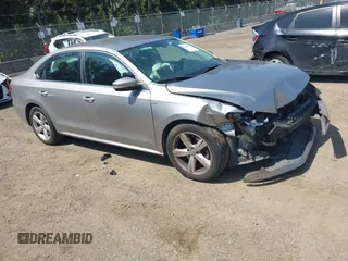2014 Volkswagen Passat S z VIN 1VWAT7A38EC034428, wystawiony jako IAAI lot #42164187 z przebiegiem 182 232 mil mil oraz . Historia ofert i sprzedaży dostępna na DreamBid. Obrazek 1.