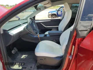 2024 Tesla Model Y Long Range z VIN 7SAYGDEE6RF156183, wystawiony jako Copart lot #61410155 z przebiegiem 27 112 mil mil oraz Szkoda całkowita • Salvage title. Historia ofert i sprzedaży dostępna na DreamBid. Obrazek 7.