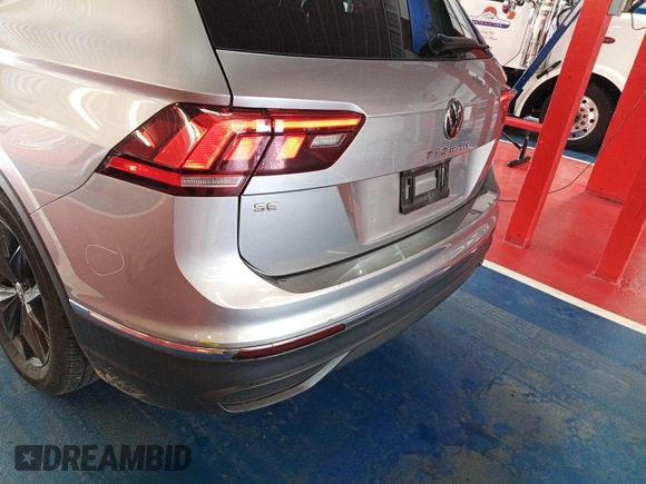 2024 Volkswagen Tiguan SE with VIN 3VV3B7AX8RM108454, listed as a IAAI auction lot 42793135 with 34,423 mi miles and . Bid and sale history available at DreamBid. Image 8.