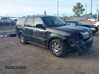 2006 Lincoln Navigator Luxury with VIN 5LMFU27506LJ23826, listed as a IAAI auction lot 41282180 with 195,184 mi miles. Bid and sale history available at carsss.com. Image 1.