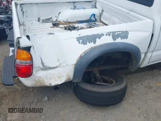 2001 Toyota Tacoma PreRunner z VIN 5TEGN92N11Z805360, wystawiony jako IAAI lot #42128006 z przebiegiem 295 381 mil mil oraz . Historia ofert i sprzedaży dostępna na DreamBid. Obrazek 6.