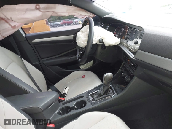 2021 Volkswagen Jetta S z VIN 3VWC57BU6MM020180, wystawiony jako IAAI lot #42263574 z przebiegiem 68 384 mil mil oraz . Historia ofert i sprzedaży dostępna na DreamBid. Obrazek 5.