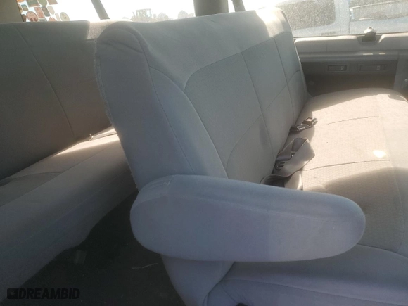 2006 Ford Econoline Wagon XL with VIN 1FBNE31L66DB36821, listed as a Copart auction lot 50056665 with 151,997 mi miles and Salvage Title. Bid and sale history available at carsss.com. Image 11.