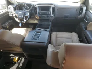 2018 GMC Sierra 2500HD Denali z VIN 1GT12UEY6JF101420, wystawiony jako Copart lot #55831995 z przebiegiem 17 288 mil mil oraz Czysty tytuł • Clean title. Historia ofert i sprzedaży dostępna na DreamBid. Obrazek 8.