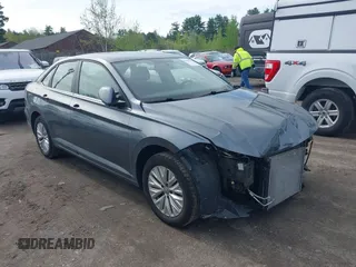 2020 Volkswagen Jetta S z VIN 3VWCB7BU4LM023778, wystawiony jako IAAI lot #42180354 z przebiegiem 60 773 mil mil oraz . Historia ofert i sprzedaży dostępna na DreamBid. Obrazek 1.