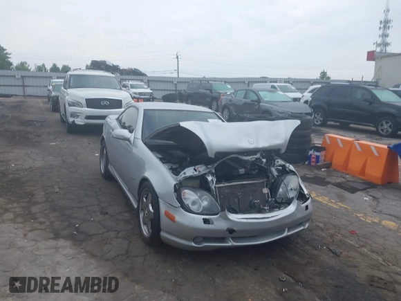 2001 Mercedes-Benz SLK 230/320 z VIN WDBKK65F71F221501, wystawiony jako IAAI lot #42282368 z przebiegiem 123 692 mil mil oraz . Historia ofert i sprzedaży dostępna na DreamBid. Obrazek 1.