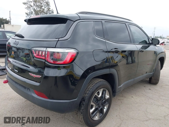 2018 Jeep Compass Trailhawk with VIN 3C4NJDDB3JT451658, listed as a IAAI auction lot 42087588 with 90,189 mi miles and . Bid and sale history available at DreamBid. Image 4.