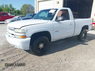2002 Chevrolet Silverado 1500 LS with VIN 1GCEK14T92Z288688, listed as a IAAI auction lot 42051696 with 271,905 mi miles. Bid and sale history available at carsss.com. Image 2.