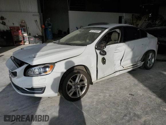 2015 Volvo S60 T5 Platinum with VIN YV1612TM8F2352980, listed as a Copart auction lot 82701654 with 0 mi miles and Salvage Title. Bid and sale history available at carsss.com. Image 1.