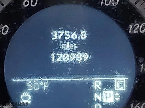 2010 Mercedes-Benz E-Class E 350 Luxury with VIN WDDHF8HB2AA197101, listed as a IAAI auction lot 41084768 with 120,989 mi miles. Bid and sale history available at carsss.com. Image 7.