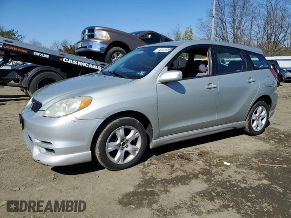 2003 Toyota Matrix Std z VIN 2T1LR32E83C122631, wystawiony jako Copart lot #52223705 z przebiegiem 198 449 mil mil oraz Czysty tytuł • Clean title. Historia ofert i sprzedaży dostępna na DreamBid. Obrazek 1.