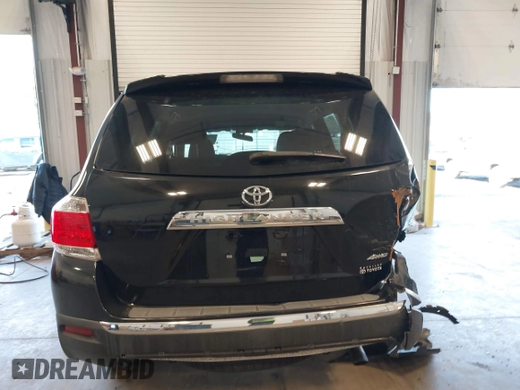 2011 Toyota Highlander z VIN 5TDBK3EH5BS072184, wystawiony jako IAAI lot #41549319 z przebiegiem 133 428 mil mil oraz . Historia ofert i sprzedaży dostępna na DreamBid. Obrazek 16.