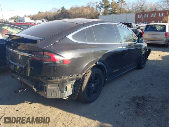 2016 Tesla Model X 70D z VIN 5YJXCAE21GF008724, wystawiony jako IAAI lot #41254897 z przebiegiem 56 140 mil mil oraz . Historia ofert i sprzedaży dostępna na DreamBid. Obrazek 4.