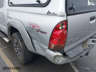 2007 Toyota Tacoma with VIN 3TMLU42N77M009397, listed as a IAAI auction lot 41805139 with 256,744 mi miles. Bid and sale history available at carsss.com. Image 6.