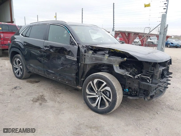2022 Volkswagen Atlas Cross Sport 3.6L V6 SEL with VIN 1V2BE2CA2NC218844, listed as a IAAI auction lot 41264502 with 47,150 mi miles. Bid and sale history available at carsss.com. Image 1.