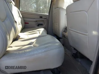 2004 Chevrolet Suburban LS with VIN 1GNEC16Z14J112645, listed as a IAAI auction lot 41699031 with 105,707 mi miles. Bid and sale history available at carsss.com. Image 8.