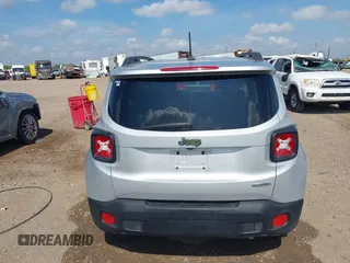 2015 Jeep Renegade Latitude with VIN ZACCJABH0FPB65461, listed as a IAAI auction lot 39756561 with 132,135 mi miles. Bid and sale history available at carsss.com. Image 17.