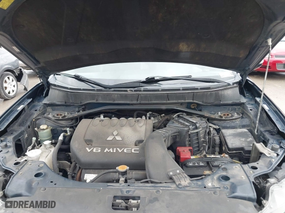 2010 Mitsubishi Outlander XLS with VIN JA4JT4AXXAZ014218, listed as a IAAI auction lot 41443983 with 177,494 mi miles. Bid and sale history available at carsss.com. Image 10.