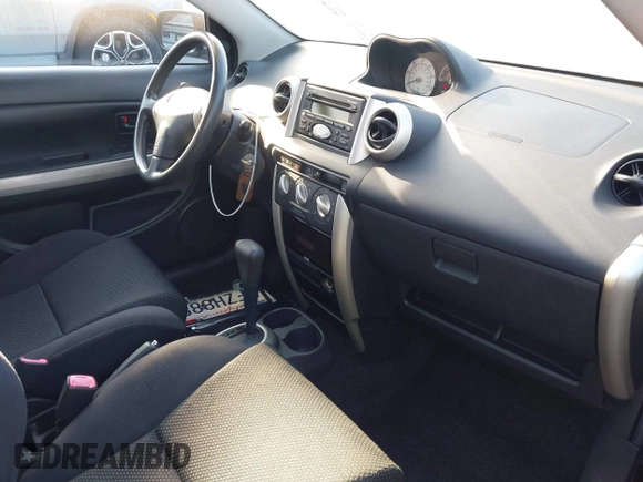 2004 Scion xA z VIN JTKKT624640062861, wystawiony jako IAAI lot #42193302 z przebiegiem 141 950 mil mil oraz . Historia ofert i sprzedaży dostępna na DreamBid. Obrazek 5.