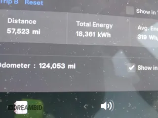 2018 Tesla Model 3 Long Range Battery z VIN 5YJ3E1EB8JF135728, wystawiony jako IAAI lot #41863870 z przebiegiem 124 053 mil mil oraz . Historia ofert i sprzedaży dostępna na DreamBid. Obrazek 15.