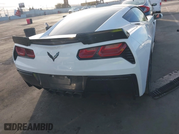 2015 Chevrolet Corvette 1LT z VIN 1G1YB2D72F5124033, wystawiony jako IAAI lot #41396693 z przebiegiem 26 056 mil mil oraz . Historia ofert i sprzedaży dostępna na DreamBid. Obrazek 16.