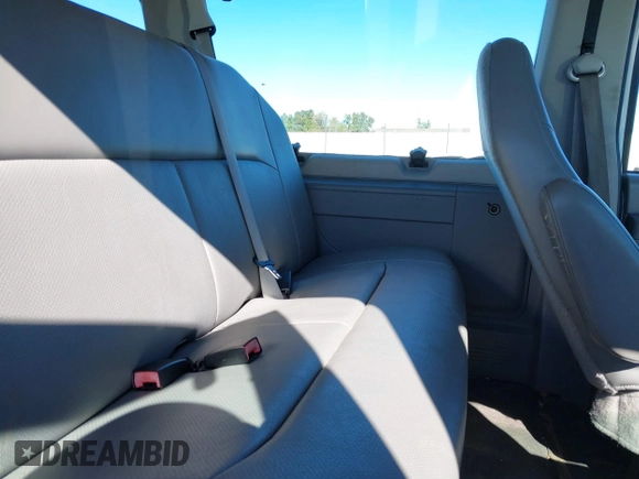 2008 Ford Econoline Passenger XL with VIN 1FBSS31L78DA03855, listed as a IAAI auction lot 40900794 with 989,635 mi miles and . Bid and sale history available at DreamBid. Image 8.