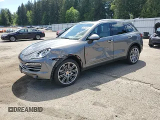 2014 Porsche Cayenne z VIN WP1AA2A25ELA95155, wystawiony jako Copart lot #58246865 z przebiegiem 181 971 mil mil oraz Szkoda całkowita • Salvage title. Historia ofert i sprzedaży dostępna na DreamBid. Obrazek 1.