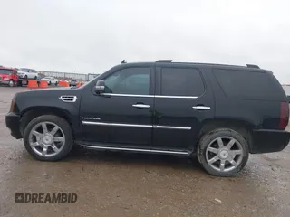 2010 Cadillac Escalade z VIN 1GYUKAEF7AR114664, wystawiony jako IAAI lot #41960278 z przebiegiem 138 327 mil mil oraz . Historia ofert i sprzedaży dostępna na DreamBid. Obrazek 14.