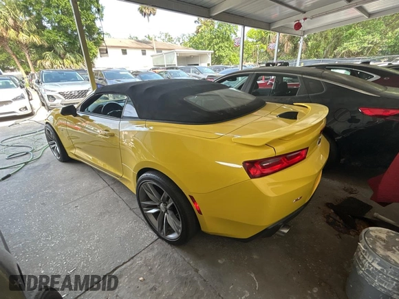 2017 Chevrolet Camaro 1LT z VIN 1G1FB3DS4H0197504, wystawiony jako Copart lot #54631635 z przebiegiem 60 281 mil mil oraz Szkoda całkowita • Salvage title. Historia ofert i sprzedaży dostępna na DreamBid. Obrazek 3.