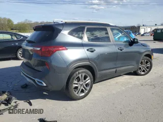 2022 Kia Seltos S z VIN KNDEU2AA5N7260776, wystawiony jako Copart lot #50257145 z przebiegiem 36 131 mil mil oraz Szkody całkowita. Historia ofert i sprzedaży dostępna na DreamBid. Obrazek 3.