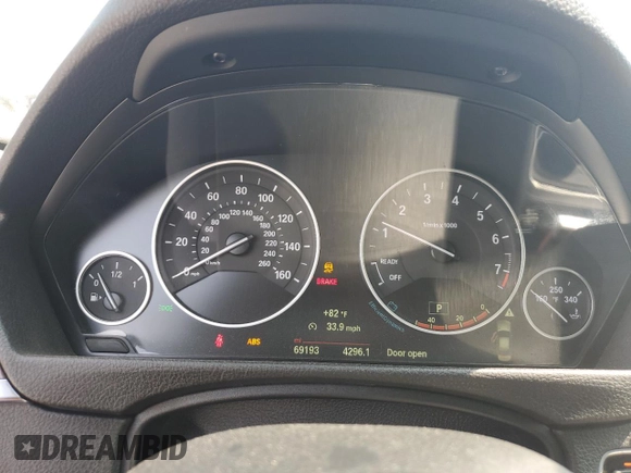 2015 BMW 3 Series 328i z VIN WBA3C1C52FK122225, wystawiony jako Copart lot #57556555 z przebiegiem 69 193 mil mil oraz Szkoda całkowita • Salvage title. Historia ofert i sprzedaży dostępna na DreamBid. Obrazek 9.