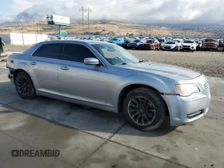 2013 Chrysler 300 z VIN 2C3CCAAG2DH572389, wystawiony jako Copart lot #47327315 z przebiegiem 144 262 mil mil oraz Szkoda całkowita • Salvage title. Historia ofert i sprzedaży dostępna na DreamBid. Obrazek 4.