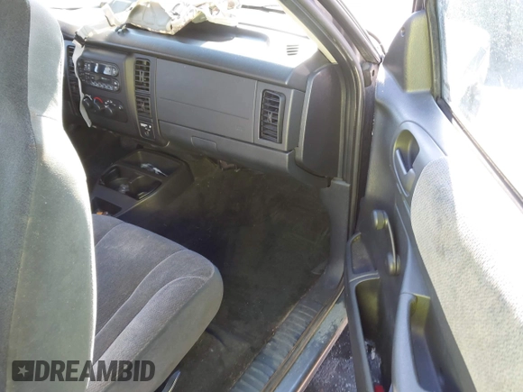 2001 Dodge Dakota with VIN 1B7FL26X91S342103, listed as a IAAI auction lot 41277465 with 157,993 mi miles. Bid and sale history available at carsss.com. Image 5.
