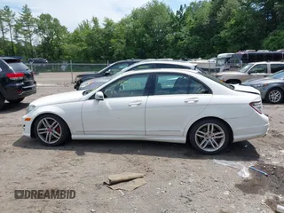 2013 Mercedes-Benz C 300 Sport с VIN WDDGF8AB1DA793939, выставлен на аукционе IAAI как лот 42537158 с пробегом 211 600 миль миль и . История ставок и продаж доступна на DreamBid. Изображение 14.