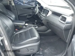 2017 Kia Sorento EX z VIN 5XYPH4A50HG236629, wystawiony jako IAAI lot #42381772 z przebiegiem 103 868 mil mil oraz . Historia ofert i sprzedaży dostępna na DreamBid. Obrazek 5.