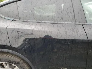 2022 Tesla Model Y Long Range z VIN 7SAYGDEE2NF313492, wystawiony jako Copart lot #55748695 z przebiegiem Nie podano mil oraz Szkoda całkowita • Salvage title. Historia ofert i sprzedaży dostępna na DreamBid. Obrazek 10.