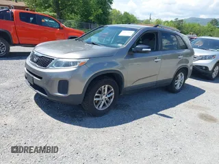 2015 Kia Sorento LX z VIN 5XYKTCA67FG654369, wystawiony jako IAAI lot #42172966 z przebiegiem 170 958 mil mil oraz . Historia ofert i sprzedaży dostępna na DreamBid. Obrazek 18.