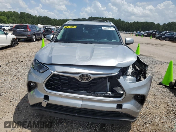 2024 Toyota Highlander LE with VIN 5TDKDRAH5RS050859, listed as a Copart auction lot 61609205 with 15,284 mi miles and Salvage title. Bid and sale history available at DreamBid. Image 5.