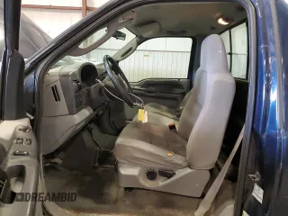2006 Ford F-250 XL z VIN 1FTNF21586EB14334, wystawiony jako Copart lot #44016915 z przebiegiem 101 927 mil mil oraz Szkoda całkowita • Salvage title. Historia ofert i sprzedaży dostępna na DreamBid. Obrazek 7.
