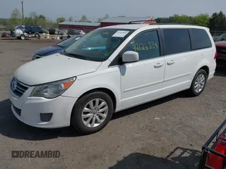 2012 Volkswagen Routan SE z VIN 2C4RVABG0CR193964, wystawiony jako IAAI lot #42122834 z przebiegiem 185 389 mil mil oraz . Historia ofert i sprzedaży dostępna na DreamBid. Obrazek 2.
