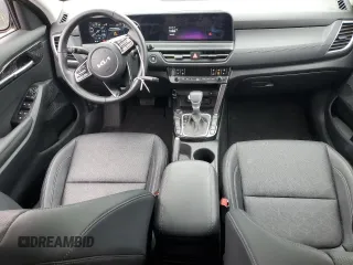 2024 Kia Seltos EX z VIN KNDERCAA2R7639280, wystawiony jako Copart lot #51121135 z przebiegiem 9 854 mil mil oraz Szkoda całkowita • Salvage title. Historia ofert i sprzedaży dostępna na DreamBid. Obrazek 8.