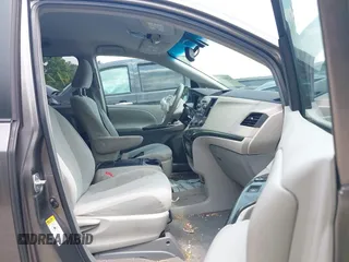 2011 Toyota Sienna LE AAS z VIN 5TDKK3DC1BS045280, wystawiony jako IAAI lot #42389241 z przebiegiem 165 653 mil mil oraz . Historia ofert i sprzedaży dostępna na DreamBid. Obrazek 5.