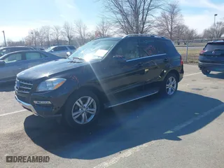 2013 Mercedes-Benz M-Class ML 350 with VIN 4JGDA5HB6DA183773, listed as a IAAI auction lot 41843086 with 139,302 mi miles. Bid and sale history available at carsss.com. Image 2.