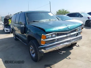 1996 Chevrolet Suburban with VIN 3GNGK26J3TG170834, listed as a IAAI auction lot 42087510 with 84,143 mi miles and . Bid and sale history available at DreamBid. Image 1.