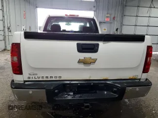 2008 Chevrolet Silverado 1500 LTZ with VIN 1GCEK19J98E195693, listed as a Copart auction lot 46072095 with 239,888 mi miles and Salvage Title. Bid and sale history available at DreamBid. Image 6.