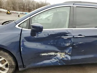 2018 Chrysler Pacifica Touring Plus with VIN 2C4RC1FG1JR178192, listed as a Copart auction lot 49412905 with 38,683 mi miles and Salvage Title. Bid and sale history available at DreamBid. Image 7.