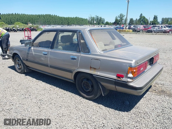 1986 Toyota Camry z VIN JT2SV16E1G0439200, wystawiony jako IAAI lot #42395141 z przebiegiem 159 698 mil mil oraz . Historia ofert i sprzedaży dostępna na DreamBid. Obrazek 3.